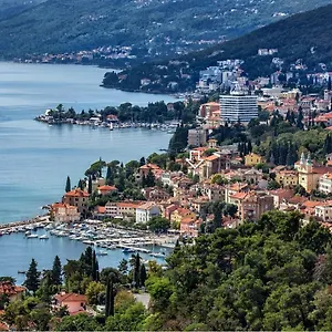 https://apartments-matacin-with-sea-view.primorje-gorskikotar.com